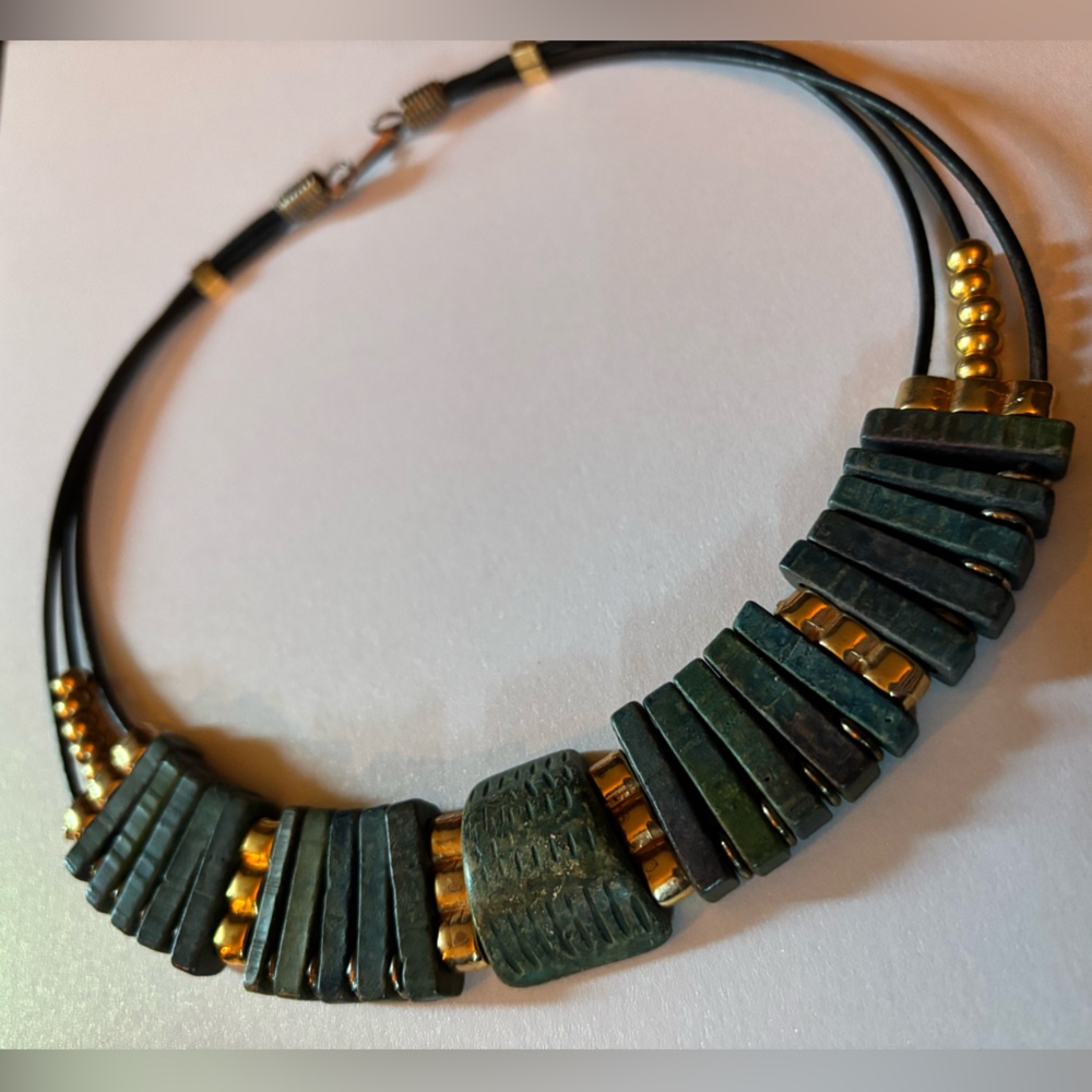 Elegant Green and Gold Necklace